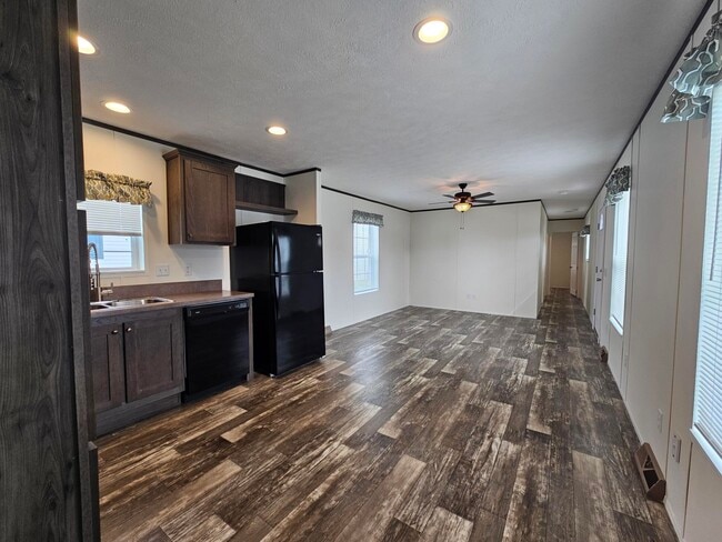 6 Daisy Ln in Weedsport, NY - Building Photo - Building Photo