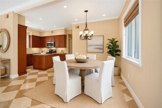 431 Iris Ave in Newport Beach, CA - Building Photo - Building Photo