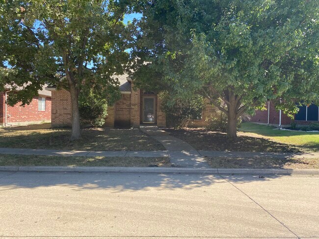 property at 5205 Crossvine Ln