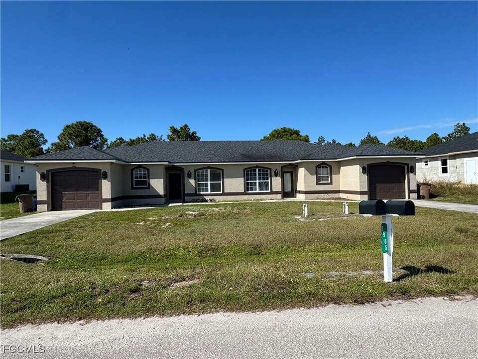 3969 Sunset Rd in Lehigh Acres, FL - Building Photo