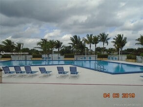 14611 N Kendall Dr in Miami, FL - Building Photo - Building Photo