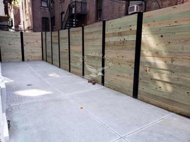 964 Amsterdam Ave-Unit -GARDEN in New York, NY - Building Photo - Building Photo