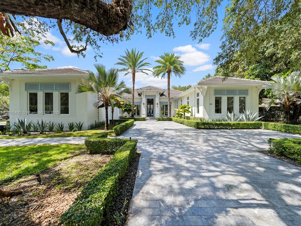 8287 SW 112th St in Miami, FL - Building Photo