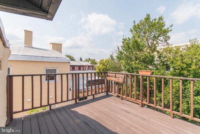 property at 513 W Girard Ave
