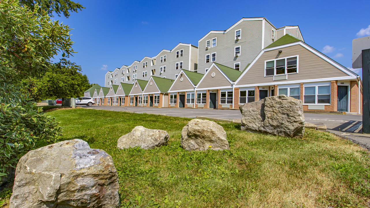 Campus Side Apartments in Slippery Rock, PA - Building Photo