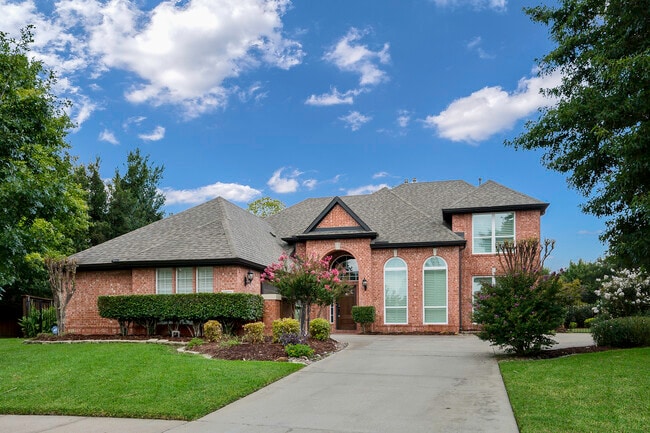 property at 2912 Meadow Glen Dr