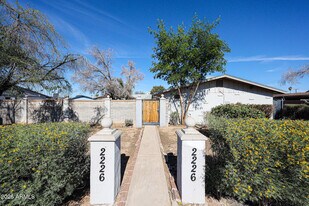 2226 W Heatherbrae Dr in Phoenix, AZ - Building Photo