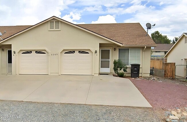 property at 6069 N Rockland Dr