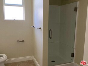 567 S Wilton Pl in Los Angeles, CA - Building Photo - Building Photo