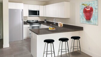 8005 Lake Dr, Unit 207A in Doral, FL - Building Photo