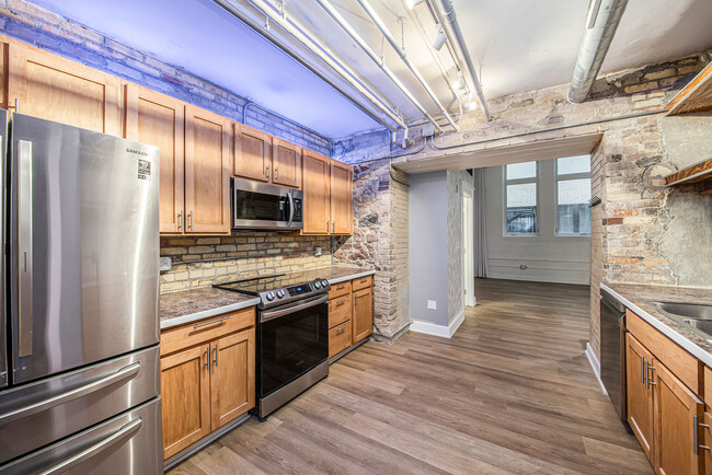 600 Broadway Ave NW in Grand Rapids, MI - Building Photo - Building Photo