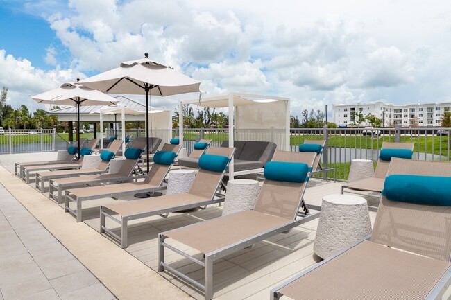 Oasis at Surfside* in Cape Coral, FL - Building Photo - Building Photo