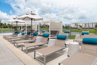 Oasis at Surfside in Cape Coral, FL - Foto de edificio - Building Photo