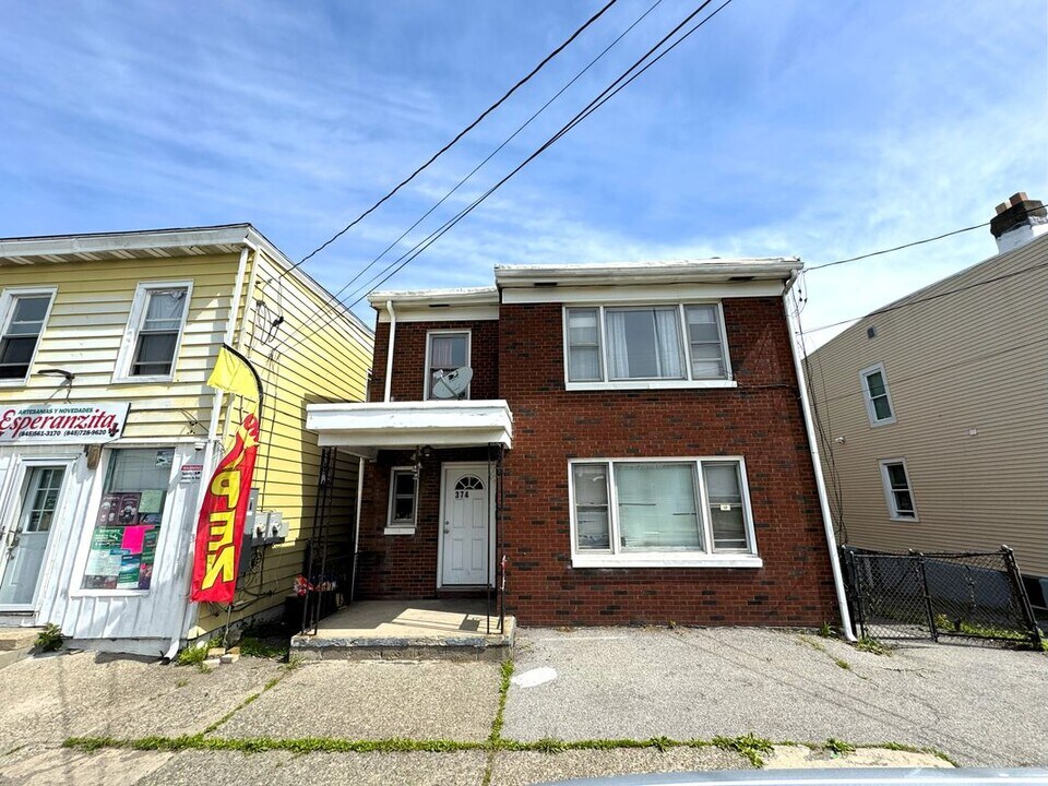 374 Washington St in Newburgh, NY - Building Photo