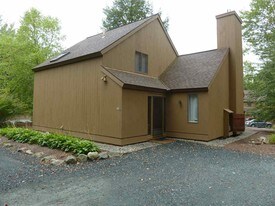 42 Pleasant Dr in Grantham, NH - Building Photo