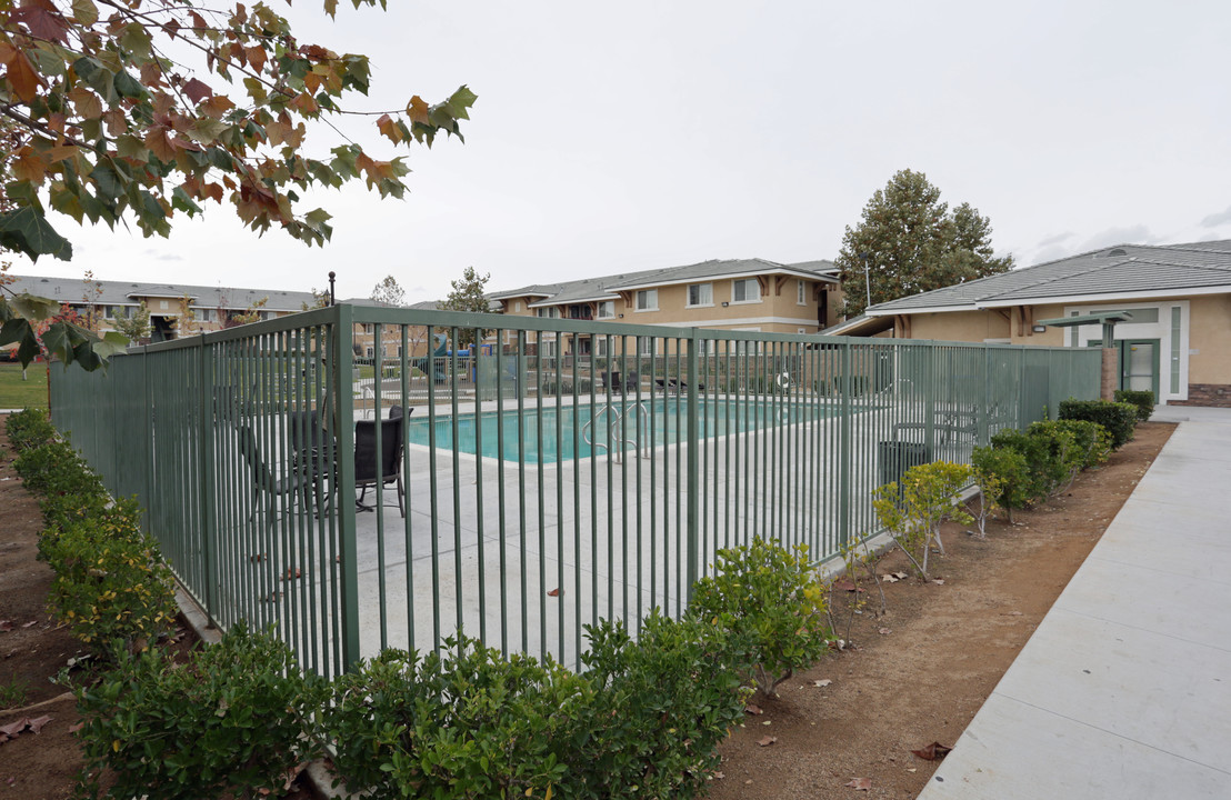 Sunrise Terrace in Hesperia, CA - Building Photo