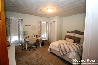 504 Washington St, Unit 1 in Brookline, MA - Foto de edificio - Building Photo