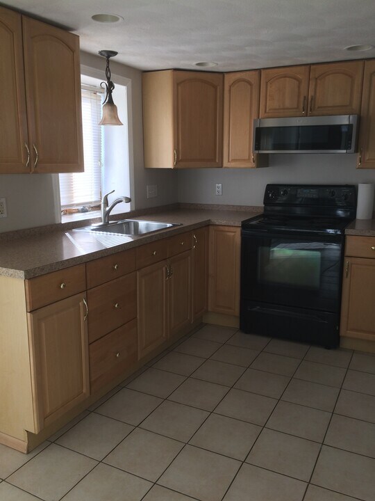37 Cecilian Ave, Unit 1st floor in Revere, MA - Building Photo