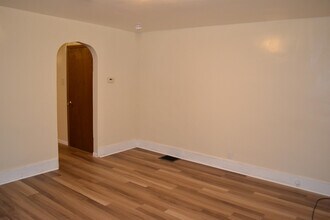 805 Pittsburgh St-Unit -1 in Lower Burrell, PA - Building Photo - Building Photo