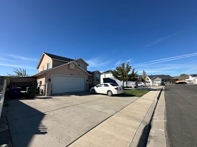 3914 Red Hawk Rd W in West Valley City, UT - Building Photo - Building Photo