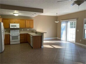 100-114 Wintergreen Dr in Chatham, IL - Building Photo - Building Photo