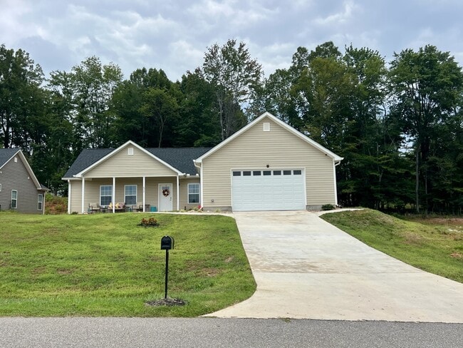 51 Patrick Ct in Madison Heights, VA - Building Photo - Building Photo