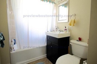 45 Radnor Rd, Unit 2 in Boston, MA - Foto de edificio - Building Photo