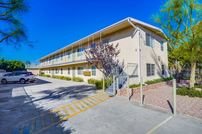 2425-2431 S. Ridgeley Dr