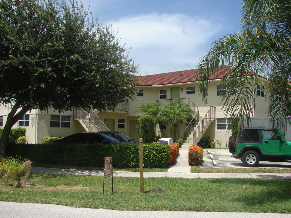 380 SE 19th Ave in Deerfield Beach, FL - Building Photo