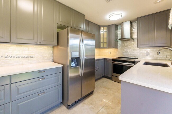 1462 Springside Dr in Weston, FL - Foto de edificio - Building Photo