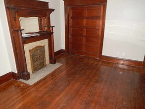 602 W 3rd St-Unit -Ground Floor Front in Davenport, IA - Foto de edificio - Building Photo