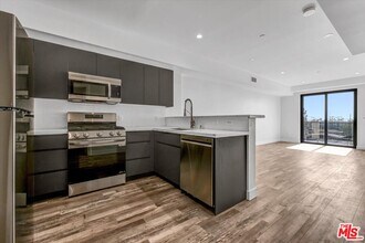 1537 S Wilton Pl in Los Angeles, CA - Building Photo - Building Photo
