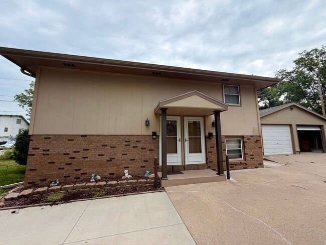property at 820-830 S 42nd St