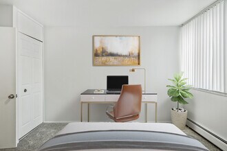 Fox Pointe Apartments in Pontiac, MI - Foto de edificio - Building Photo