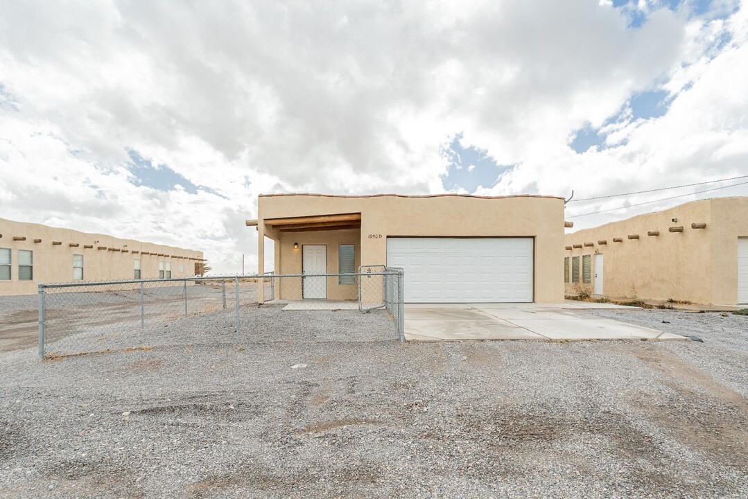 1950 E Ambush St in Pahrump, NV - Building Photo