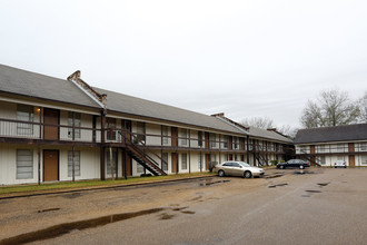 Southpointe Apartments in Jackson, MS - Building Photo - Building Photo