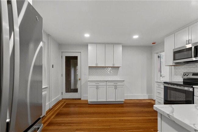 41 Freeborn St in Newport, RI - Building Photo - Building Photo