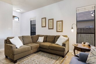 203 Simi Dr in College Station, TX - Building Photo - Building Photo