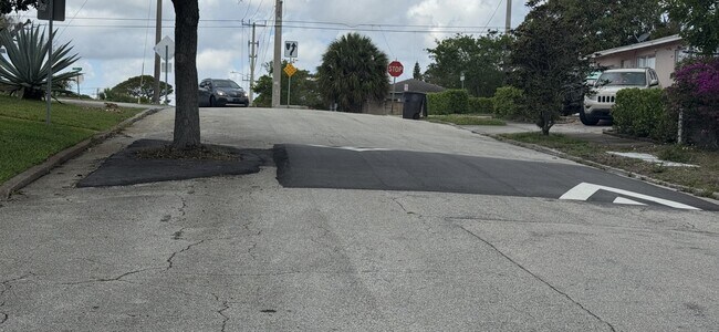 736 Omar Rd in West Palm Beach, FL - Building Photo - Building Photo