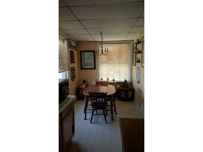 1013 Main St in West Warwick, RI - Building Photo - Building Photo