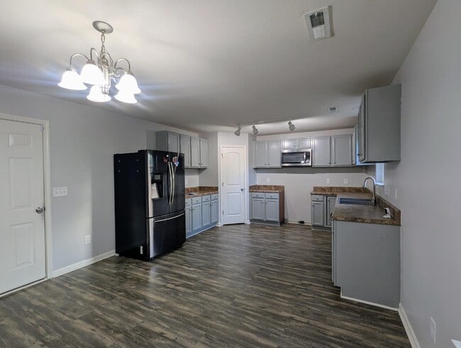 1003 Caden Village Cir in Lexington, NC - Building Photo - Building Photo