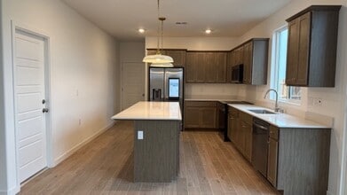 4501 Stine Rd in Bakersfield, CA - Building Photo - Building Photo