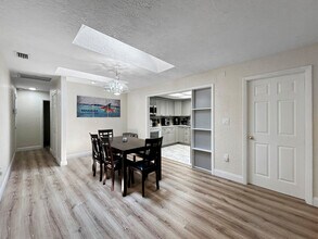 3811 39th Ave N in St. Petersburg, FL - Foto de edificio - Building Photo