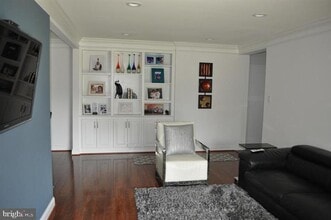 3334 Woodburn Village Dr in Annandale, VA - Building Photo - Building Photo