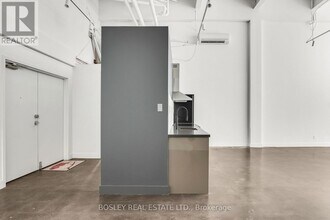 136-1173 Dundas St E in Toronto, ON - Building Photo - Building Photo