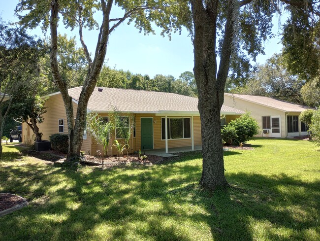 32525 Oak Park Dr in Leesburg, FL - Building Photo - Building Photo