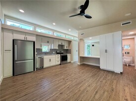 1111 S Ray Ave in Fayetteville, AR - Building Photo