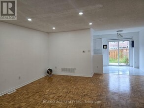 104 Sunfield Rd in Toronto, ON - Building Photo - Building Photo