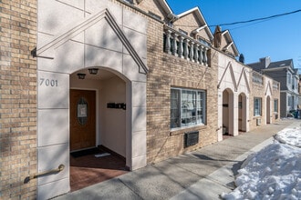 7005 67th Pl in Glendale, NY - Building Photo - Building Photo