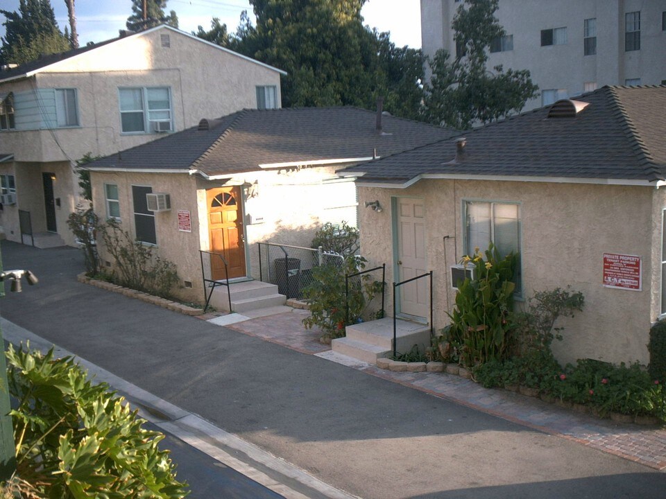 14335 Sylvan St in Van Nuys, CA - Building Photo